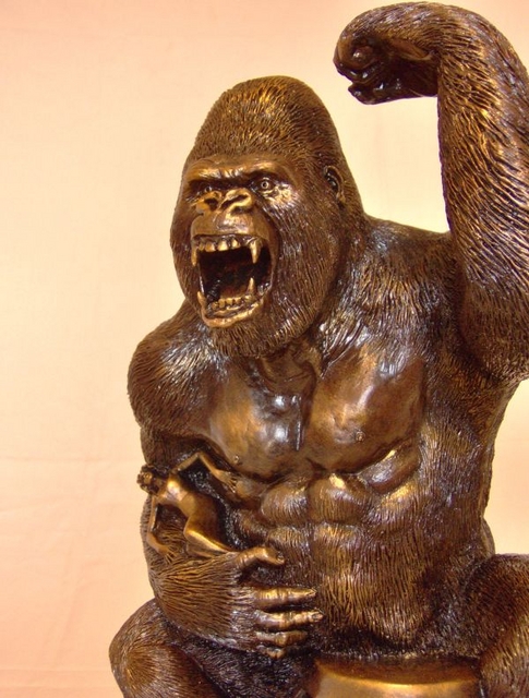 King Kong (bronze) angle front closer